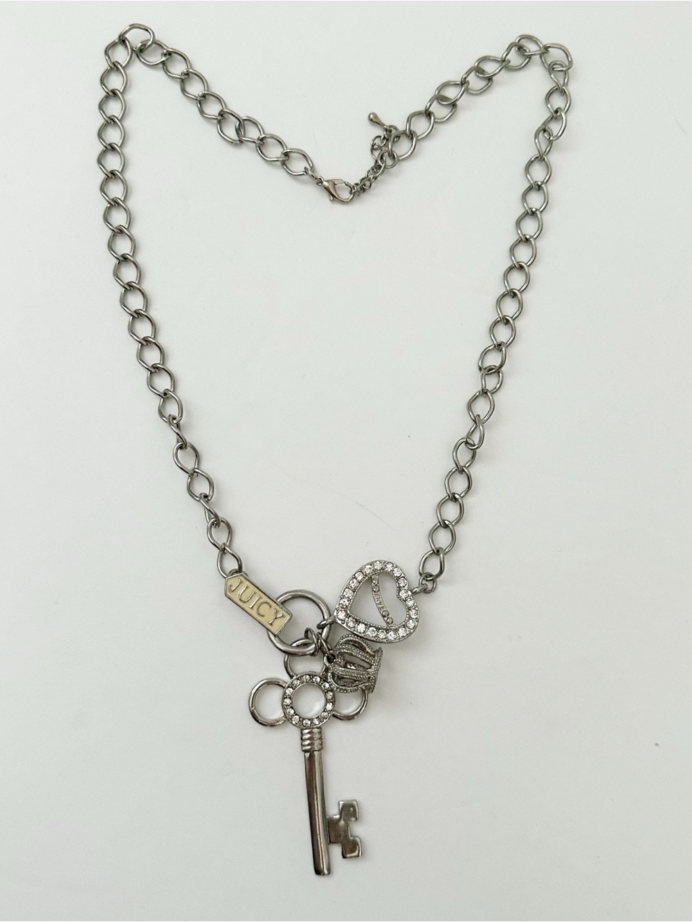 VINTAGE JUICY COUTURE SILVER-TONE KEY, CRISTAL HEART CHARM NECKLACE BRACELET SET - Picture 3 of 7
